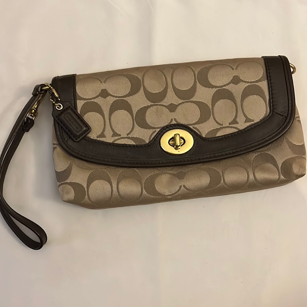 Coach wristlet wallet